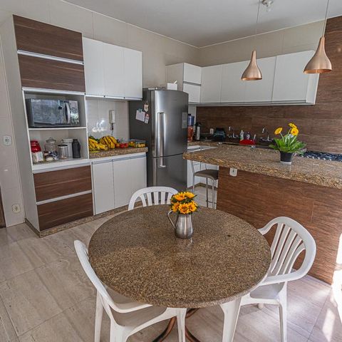 Casa à venda com 2000m², 4 quartos e 4 vagas Casa à venda com 2000m², 4 quartos e 4 vagasCozinha