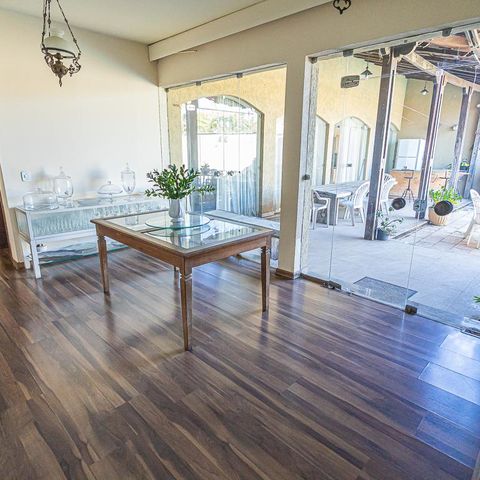 Casa à venda com 2000m², 4 quartos e 4 vagas Casa à venda com 2000m², 4 quartos e 4 vagasHall