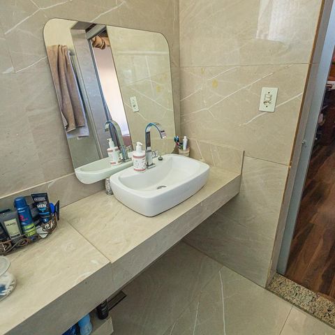 Casa à venda com 2000m², 4 quartos e 4 vagas Casa à venda com 2000m², 4 quartos e 4 vagasSuíte Banheiro