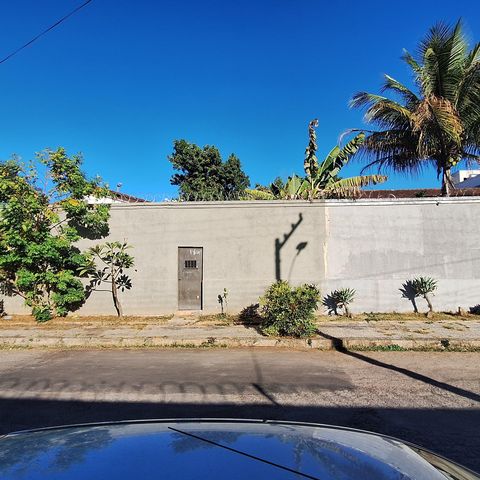 Casa à venda com 2000m², 4 quartos e 4 vagas Casa à venda com 2000m², 4 quartos e 4 vagasFachada