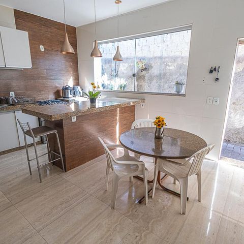 Casa à venda com 2000m², 4 quartos e 4 vagas Casa à venda com 2000m², 4 quartos e 4 vagasCozinha
