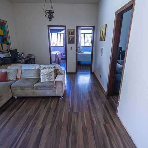 Casa à venda com 2000m², 4 quartos e 4 vagas Casa à venda com 2000m², 4 quartos e 4 vagasSala