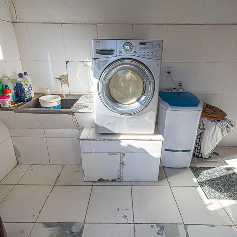 Casa à venda com 2000m², 4 quartos e 4 vagas Casa à venda com 2000m², 4 quartos e 4 vagasÁrea de Serviço