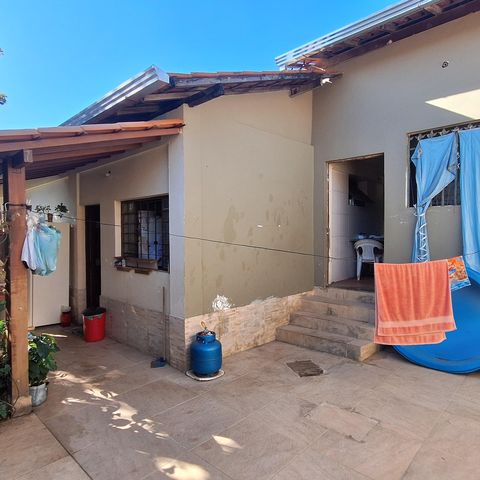 Casa à venda com 2000m², 4 quartos e 4 vagas Casa à venda com 2000m², 4 quartos e 4 vagasQuintal