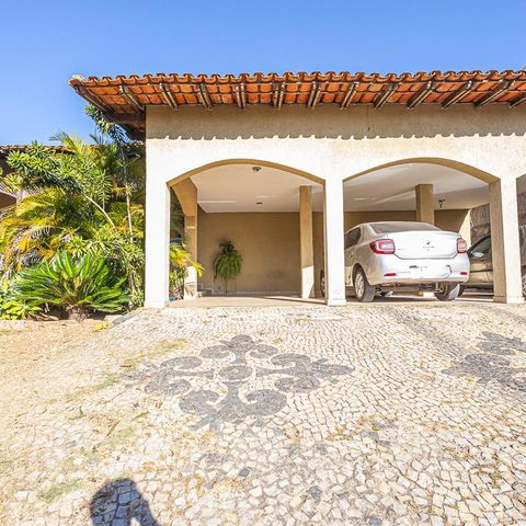 Casa à venda com 2000m², 4 quartos e 4 vagas Casa à venda com 2000m², 4 quartos e 4 vagasQuintal