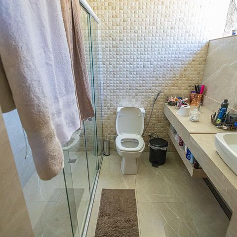 Casa à venda com 2000m², 4 quartos e 4 vagas Casa à venda com 2000m², 4 quartos e 4 vagasSuíte Banheiro