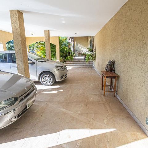 Casa à venda com 2000m², 4 quartos e 4 vagas Casa à venda com 2000m², 4 quartos e 4 vagasQuintal