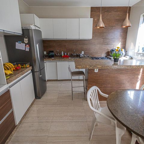 Casa à venda com 2000m², 4 quartos e 4 vagas Casa à venda com 2000m², 4 quartos e 4 vagasCozinha
