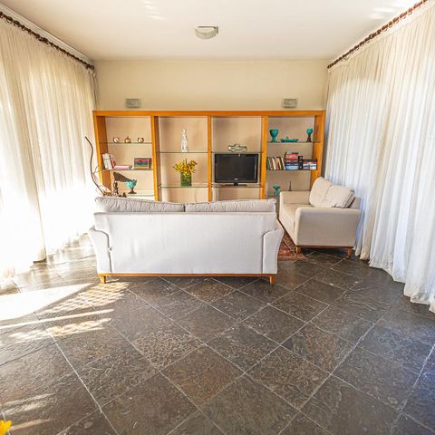 Casa à venda com 2000m², 4 quartos e 4 vagas Casa à venda com 2000m², 4 quartos e 4 vagasSala