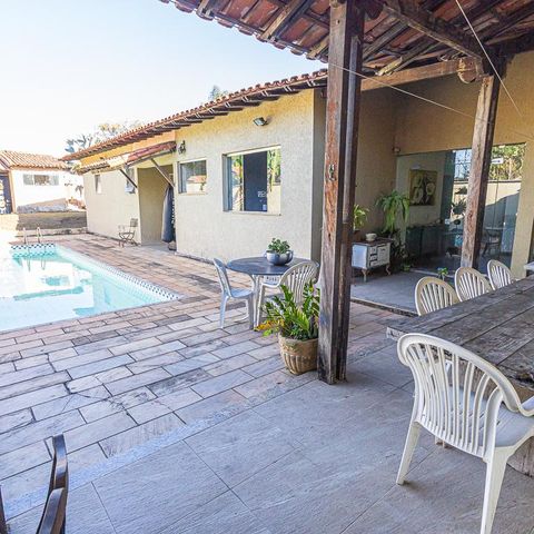 Casa à venda com 2000m², 4 quartos e 4 vagas Casa à venda com 2000m², 4 quartos e 4 vagasQuintal