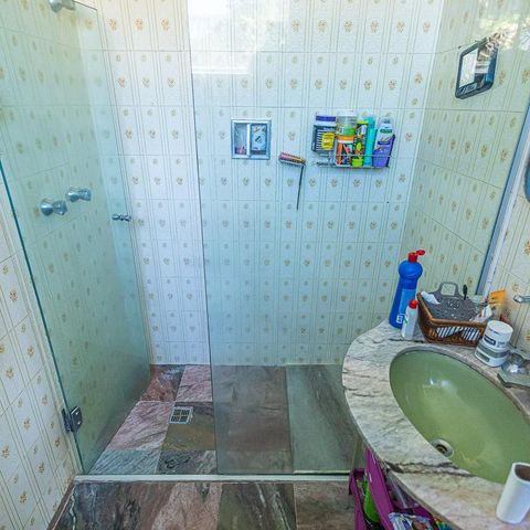 Casa à venda com 2000m², 4 quartos e 4 vagas Casa à venda com 2000m², 4 quartos e 4 vagasSuíte 03 Banheiro