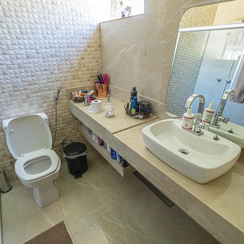 Casa à venda com 2000m², 4 quartos e 4 vagas Casa à venda com 2000m², 4 quartos e 4 vagasSuíte Banheiro