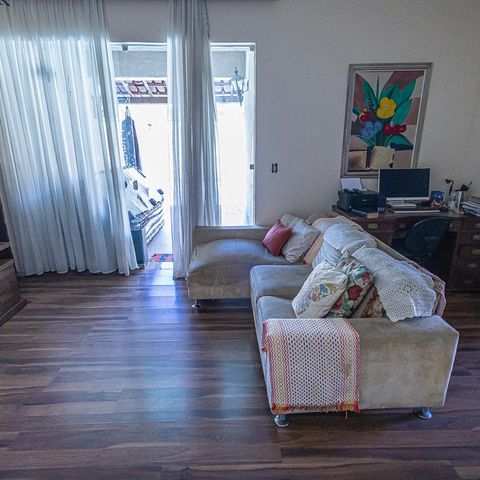 Casa à venda com 2000m², 4 quartos e 4 vagas Casa à venda com 2000m², 4 quartos e 4 vagasSala