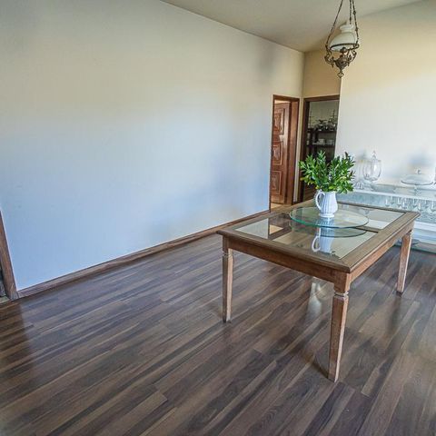 Casa à venda com 2000m², 4 quartos e 4 vagas Casa à venda com 2000m², 4 quartos e 4 vagasHall