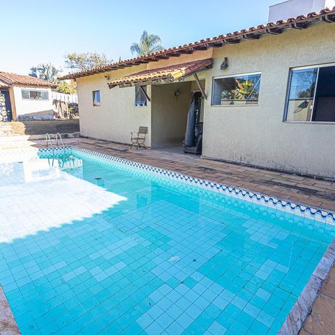 Casa à venda com 2000m², 4 quartos e 4 vagas Casa à venda com 2000m², 4 quartos e 4 vagasQuintal