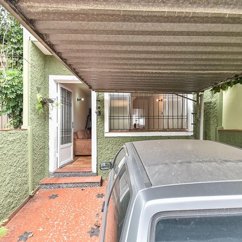Casa à venda com 104m², 2 quartos e 1 vaga Casa à venda com 104m², 2 quartos e 1 vagaGaragem
