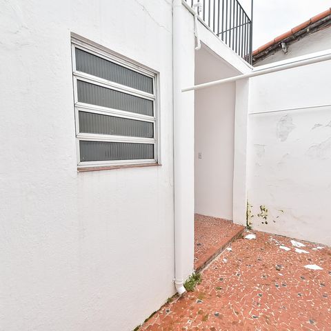 Casa à venda com 104m², 2 quartos e 1 vaga Casa à venda com 104m², 2 quartos e 1 vagaÁrea de serviço