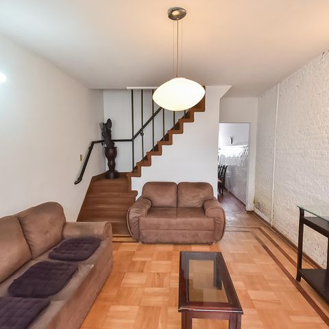 Casa à venda com 104m², 2 quartos e 1 vaga Casa à venda com 104m², 2 quartos e 1 vagaSala