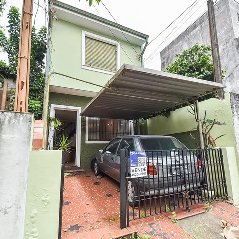 Casa à venda com 104m², 2 quartos e 1 vaga Casa à venda com 104m², 2 quartos e 1 vagaFachada