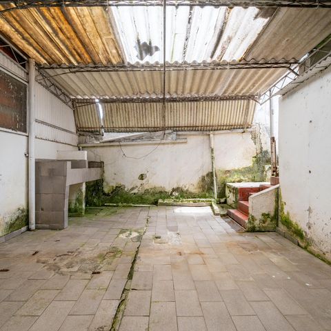 Casa à venda com 168m², 3 quartos e 4 vagas Casa à venda com 168m², 3 quartos e 4 vagasQuintal