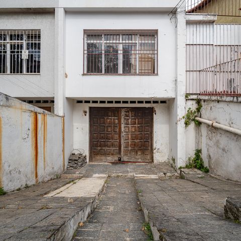 Casa à venda com 168m², 3 quartos e 4 vagas Casa à venda com 168m², 3 quartos e 4 vagasGaragem