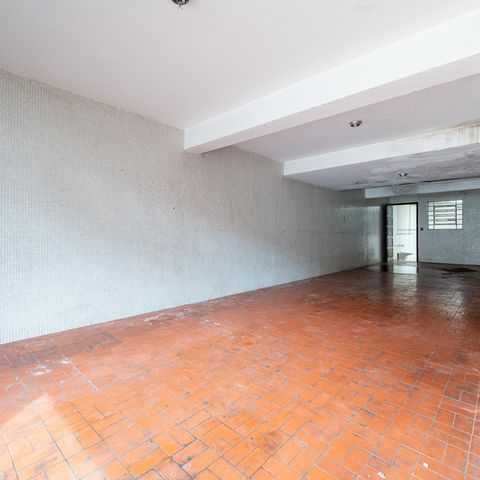 Casa à venda com 168m², 3 quartos e 4 vagas Casa à venda com 168m², 3 quartos e 4 vagasGaragem