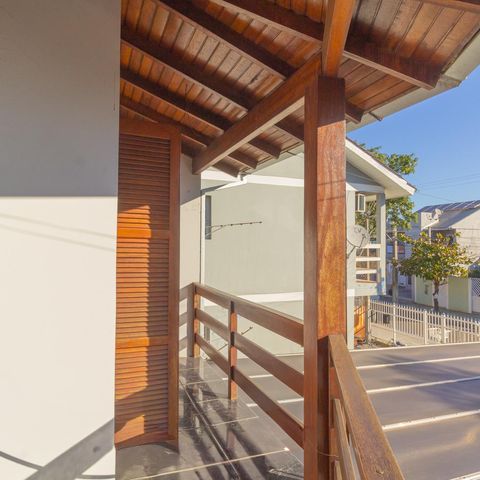 Casa à venda com 220m², 3 quartos e 5 vagas Casa à venda com 220m², 3 quartos e 5 vagasVaranda da Suíte