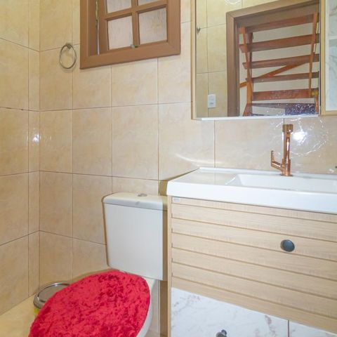 Casa à venda com 220m², 3 quartos e 5 vagas Casa à venda com 220m², 3 quartos e 5 vagasLavabo