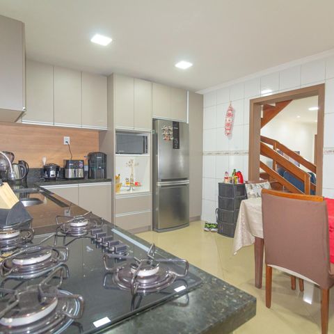Casa à venda com 220m², 3 quartos e 5 vagas Casa à venda com 220m², 3 quartos e 5 vagasCozinha