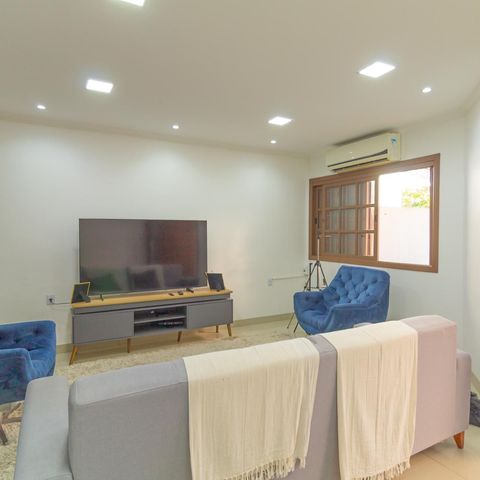 Casa à venda com 220m², 3 quartos e 5 vagas Casa à venda com 220m², 3 quartos e 5 vagasSala
