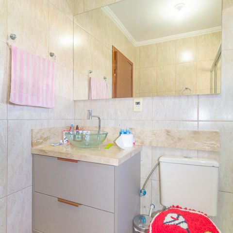 Casa à venda com 220m², 3 quartos e 5 vagas Casa à venda com 220m², 3 quartos e 5 vagasBanheiro Social