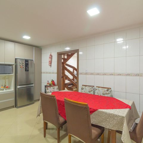 Casa à venda com 220m², 3 quartos e 5 vagas Casa à venda com 220m², 3 quartos e 5 vagasCozinha