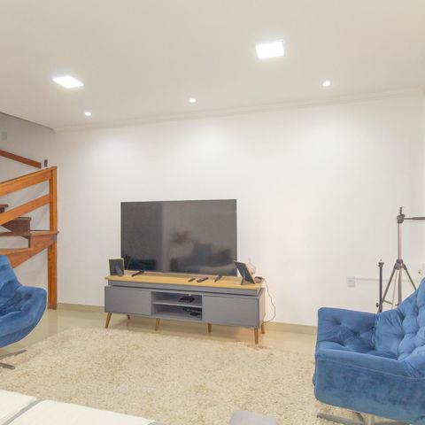 Casa à venda com 220m², 3 quartos e 5 vagas Casa à venda com 220m², 3 quartos e 5 vagasSala