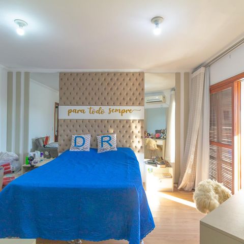 Casa à venda com 220m², 3 quartos e 5 vagas Casa à venda com 220m², 3 quartos e 5 vagasSuíte