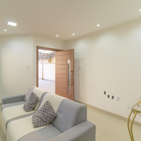 Casa à venda com 220m², 3 quartos e 5 vagas Casa à venda com 220m², 3 quartos e 5 vagasSala