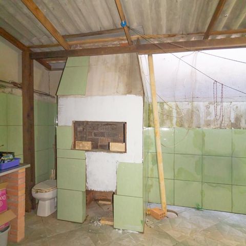 Casa à venda com 220m², 3 quartos e 5 vagas Casa à venda com 220m², 3 quartos e 5 vagasÁrea comum - Churrasqueira