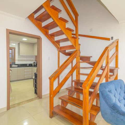 Casa à venda com 220m², 3 quartos e 5 vagas Casa à venda com 220m², 3 quartos e 5 vagasSala