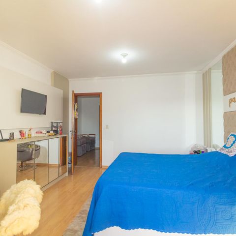 Casa à venda com 220m², 3 quartos e 5 vagas Casa à venda com 220m², 3 quartos e 5 vagasSuíte