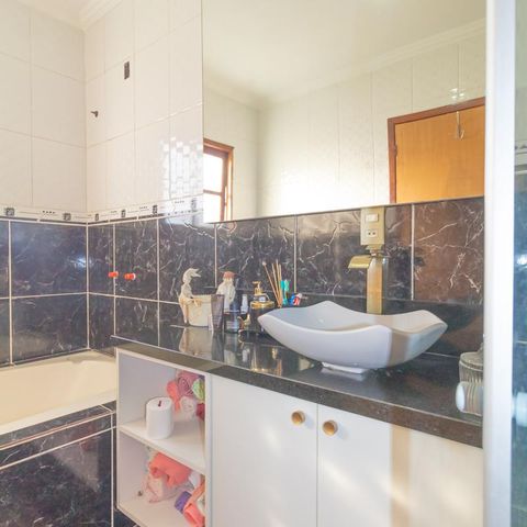Casa à venda com 220m², 3 quartos e 5 vagas Casa à venda com 220m², 3 quartos e 5 vagasBanheiro da Suíte