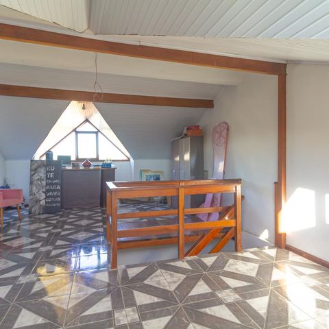 Casa à venda com 220m², 3 quartos e 5 vagas Casa à venda com 220m², 3 quartos e 5 vagasSótão