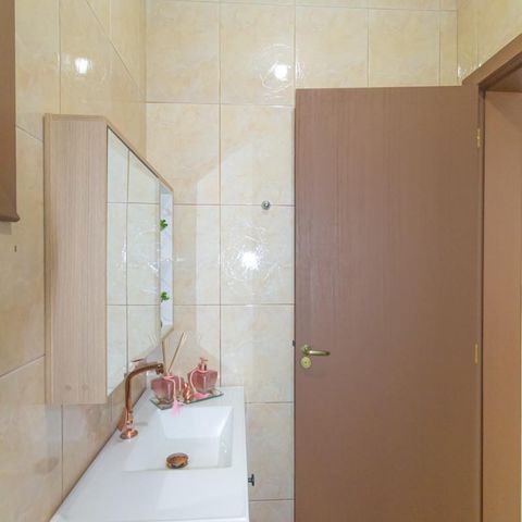 Casa à venda com 220m², 3 quartos e 5 vagas Casa à venda com 220m², 3 quartos e 5 vagasLavabo