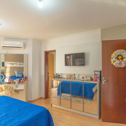 Casa à venda com 220m², 3 quartos e 5 vagas Casa à venda com 220m², 3 quartos e 5 vagasSuíte