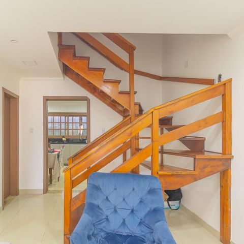 Casa à venda com 220m², 3 quartos e 5 vagas Casa à venda com 220m², 3 quartos e 5 vagasSala