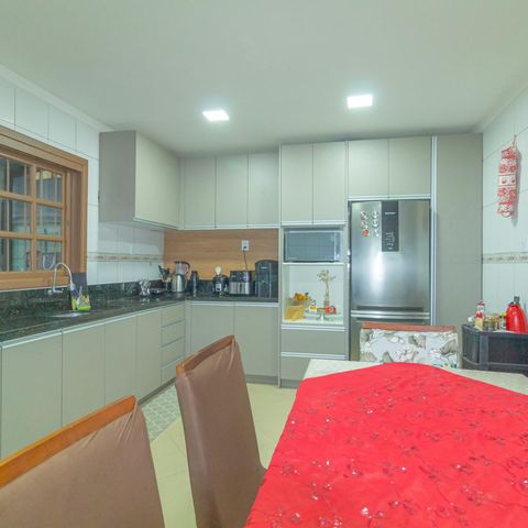 Casa à venda com 220m², 3 quartos e 5 vagas Casa à venda com 220m², 3 quartos e 5 vagasCozinha