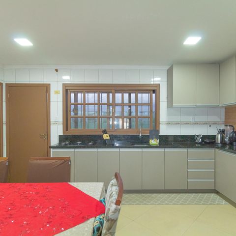Casa à venda com 220m², 3 quartos e 5 vagas Casa à venda com 220m², 3 quartos e 5 vagasCozinha