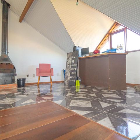 Casa à venda com 220m², 3 quartos e 5 vagas Casa à venda com 220m², 3 quartos e 5 vagasSótão