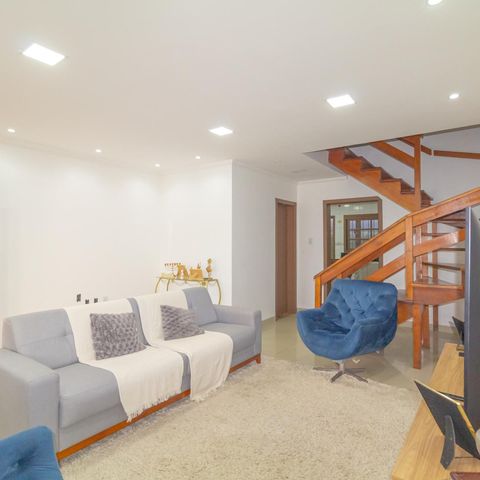 Casa à venda com 220m², 3 quartos e 5 vagas Casa à venda com 220m², 3 quartos e 5 vagasSala