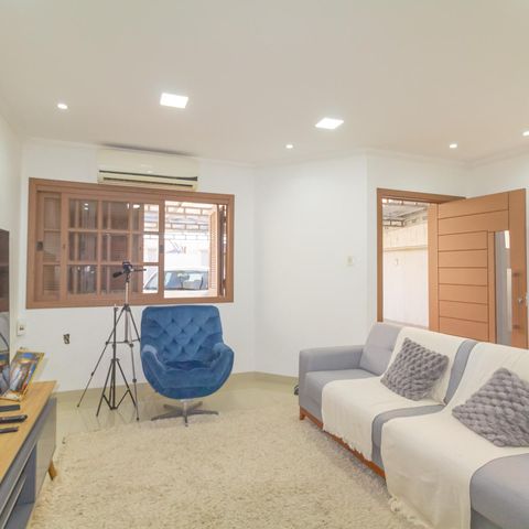 Casa à venda com 220m², 3 quartos e 5 vagas Casa à venda com 220m², 3 quartos e 5 vagasSala