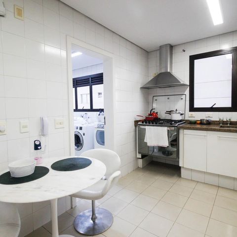 Apartamento à venda com 221m², 4 quartos e 4 vagas Apartamento à venda com 221m², 4 quartos e 4 vagasCozinha