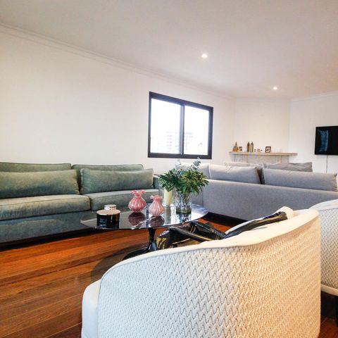 Apartamento à venda com 221m², 4 quartos e 4 vagas Apartamento à venda com 221m², 4 quartos e 4 vagasSala